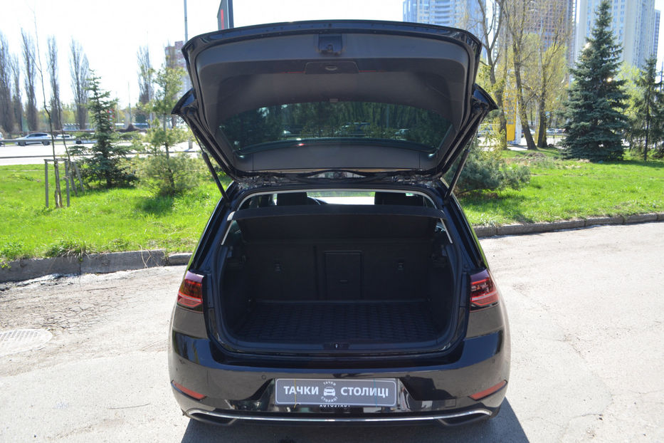 Продам Volkswagen e-Golf 35.8 kWh (136 к.с.) 2020 года в Киеве