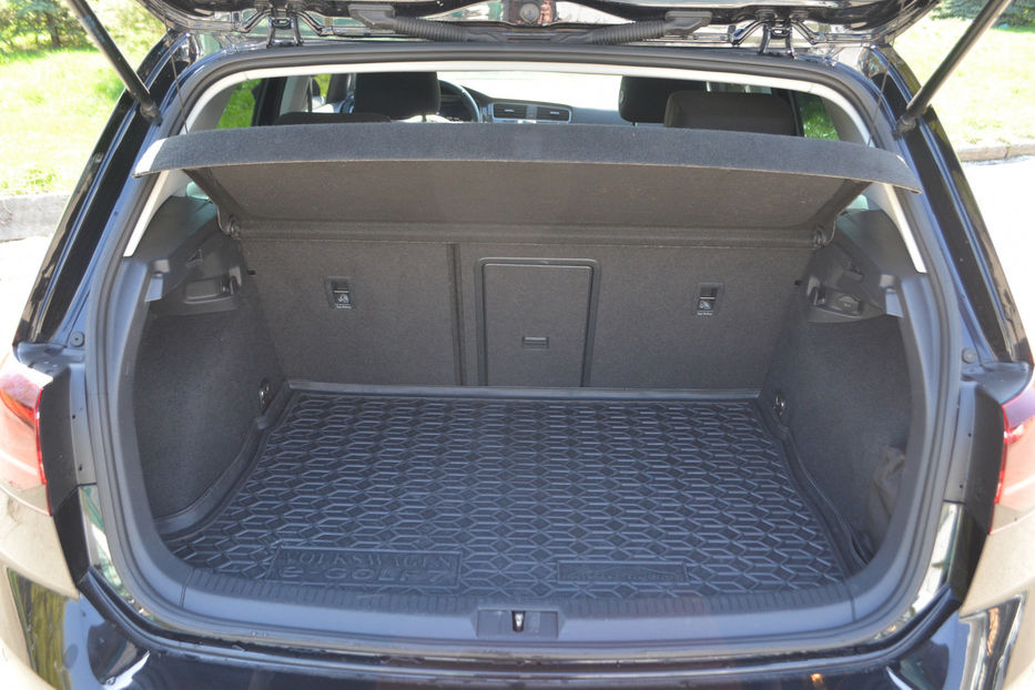 Продам Volkswagen e-Golf 35.8 kWh (136 к.с.) 2020 года в Киеве