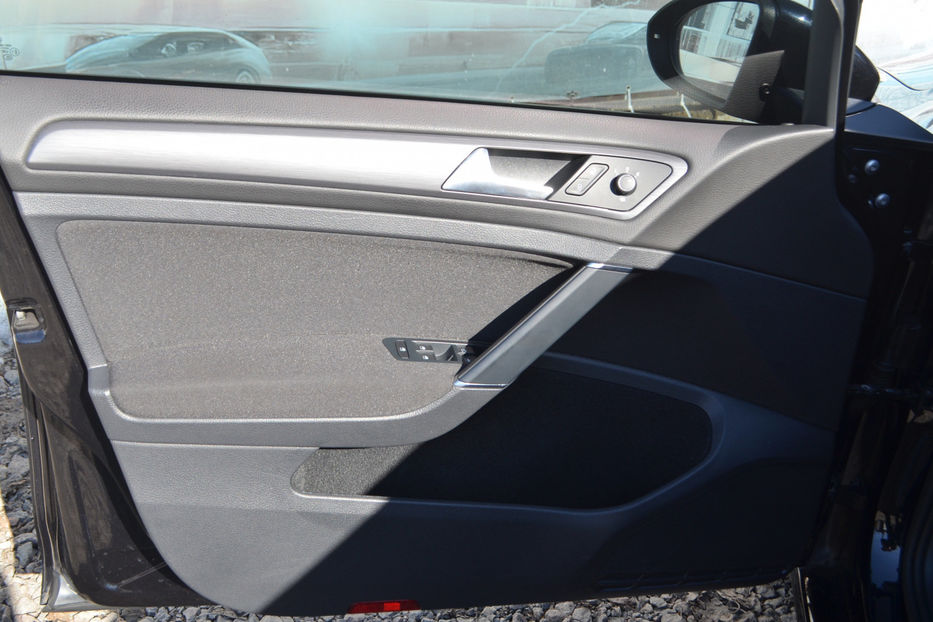 Продам Volkswagen e-Golf 35.8 kWh (136 к.с.) 2020 года в Киеве