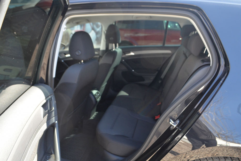 Продам Volkswagen e-Golf 35.8 kWh (136 к.с.) 2020 года в Киеве