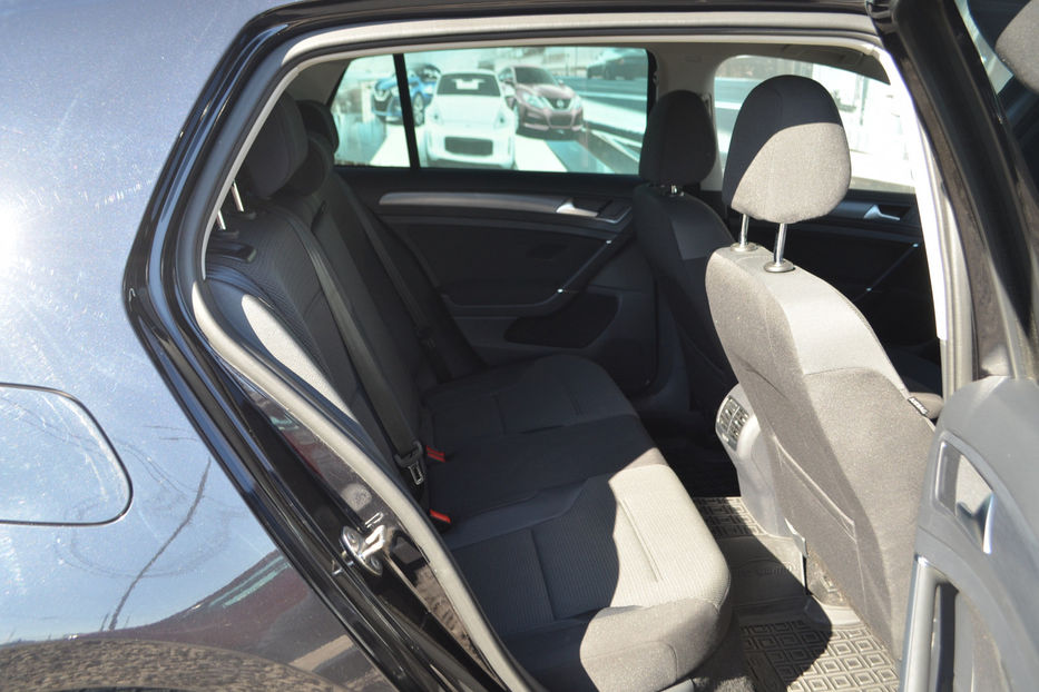 Продам Volkswagen e-Golf 35.8 kWh (136 к.с.) 2020 года в Киеве