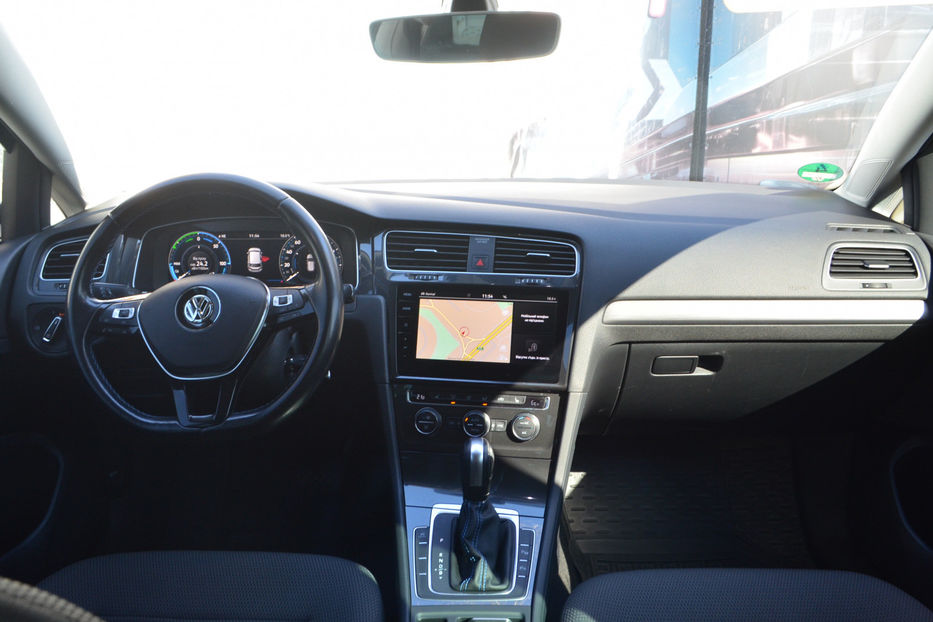 Продам Volkswagen e-Golf 35.8 kWh (136 к.с.) 2020 года в Киеве