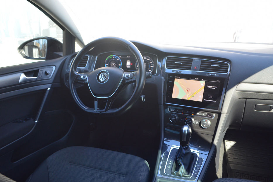 Продам Volkswagen e-Golf 35.8 kWh (136 к.с.) 2020 года в Киеве