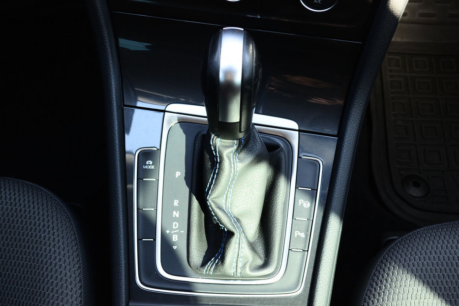 Продам Volkswagen e-Golf 35.8 kWh (136 к.с.) 2020 года в Киеве