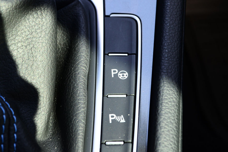 Продам Volkswagen e-Golf 35.8 kWh (136 к.с.) 2020 года в Киеве