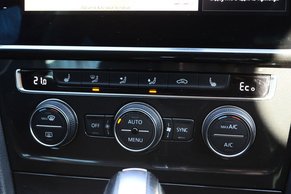 Продам Volkswagen e-Golf 35.8 kWh (136 к.с.) 2020 года в Киеве