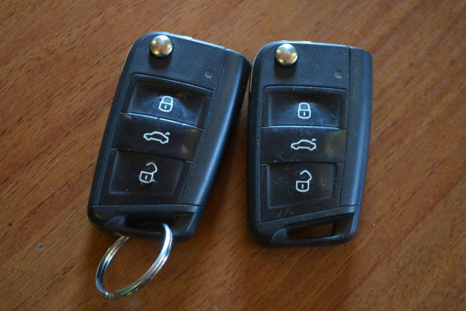 Продам Volkswagen e-Golf 35.8 kWh (136 к.с.) 2020 года в Киеве