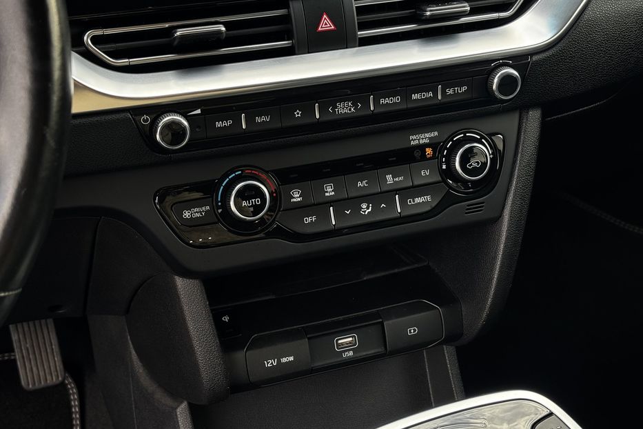 Продам Kia Niro 64квт Prestige 2020 года в Львове