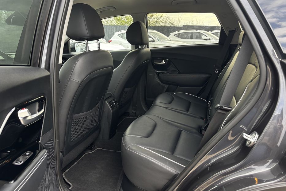 Продам Kia Niro 64квт Prestige 2020 года в Львове