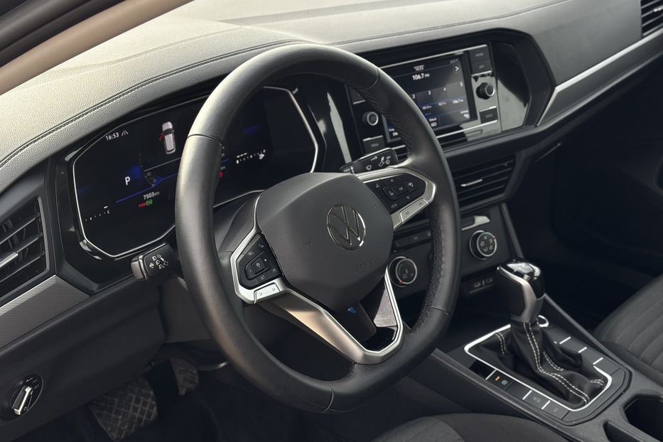 Продам Volkswagen Jetta 2024 года в Львове