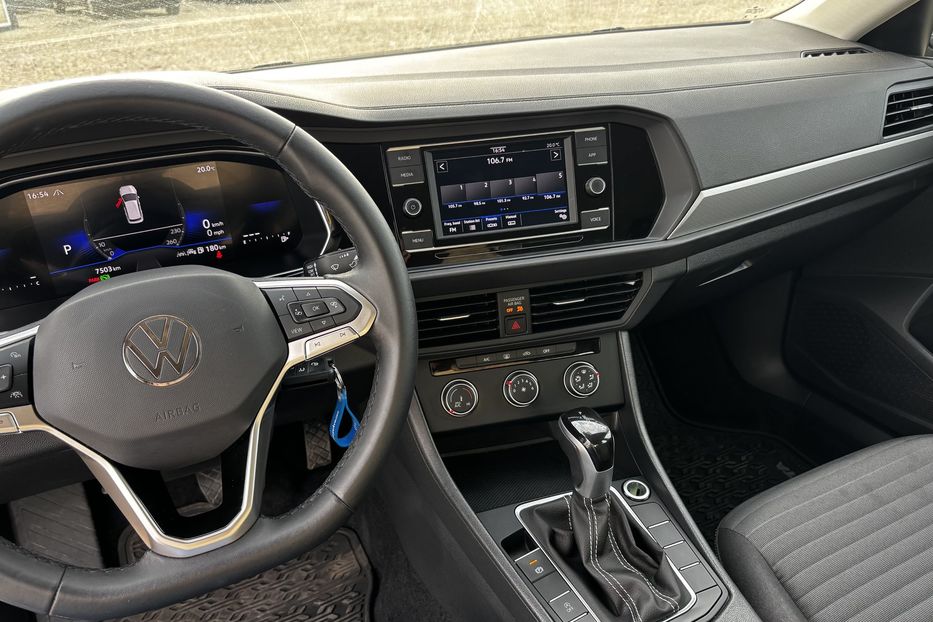 Продам Volkswagen Jetta 2024 года в Львове