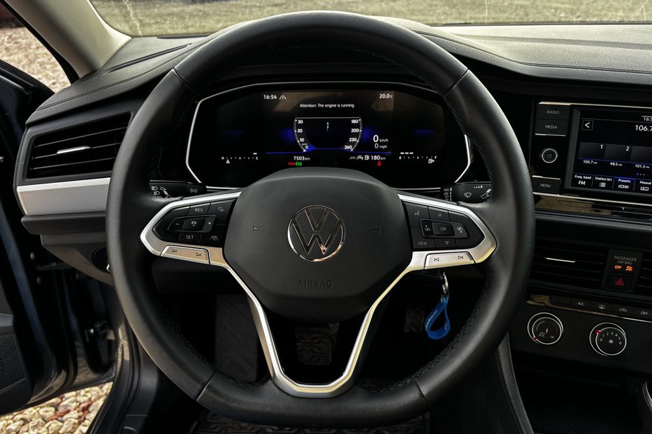 Продам Volkswagen Jetta 2024 года в Львове
