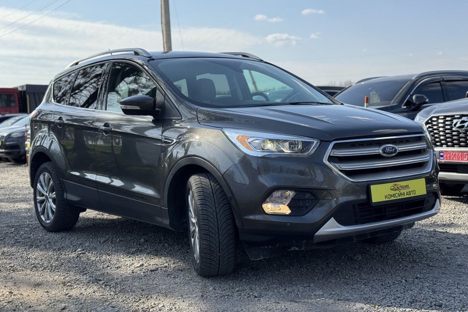 Продам Ford Escape (COMIS) 4WD TITANIUM  2017 года в г. Умань, Черкасская область