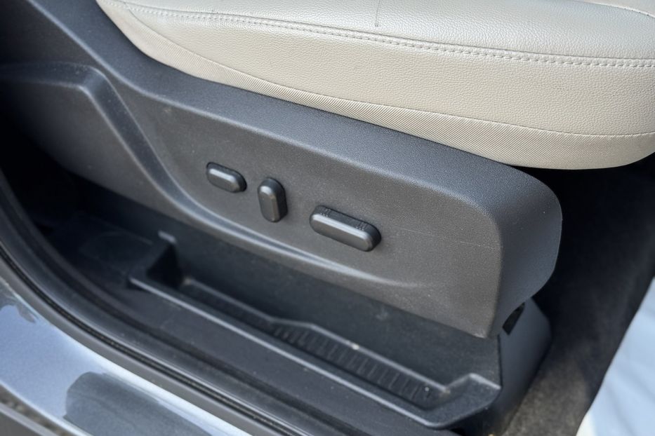 Продам Ford Escape (COMIS) 4WD TITANIUM  2017 года в г. Умань, Черкасская область