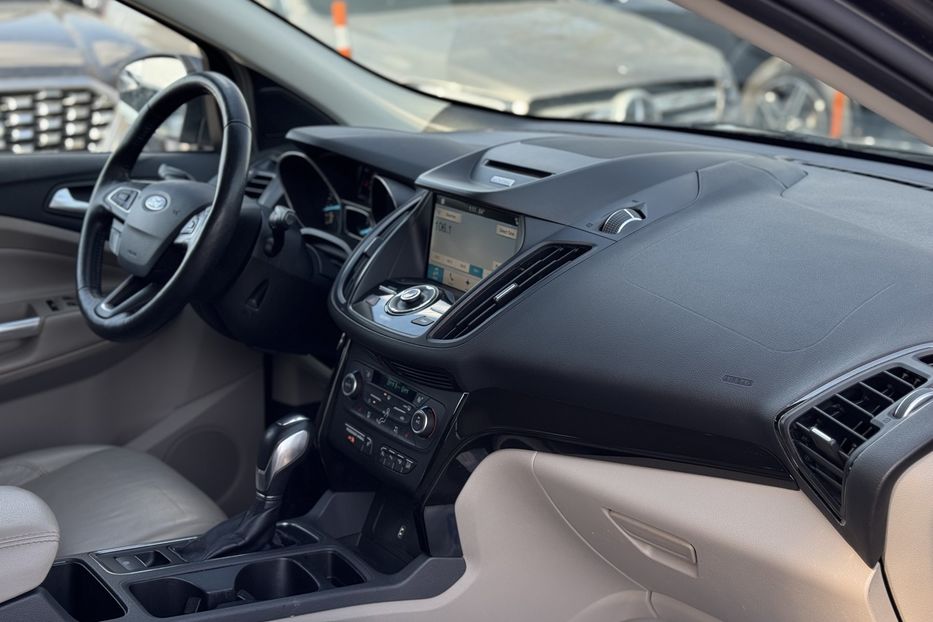 Продам Ford Escape (COMIS) 4WD TITANIUM  2017 года в г. Умань, Черкасская область