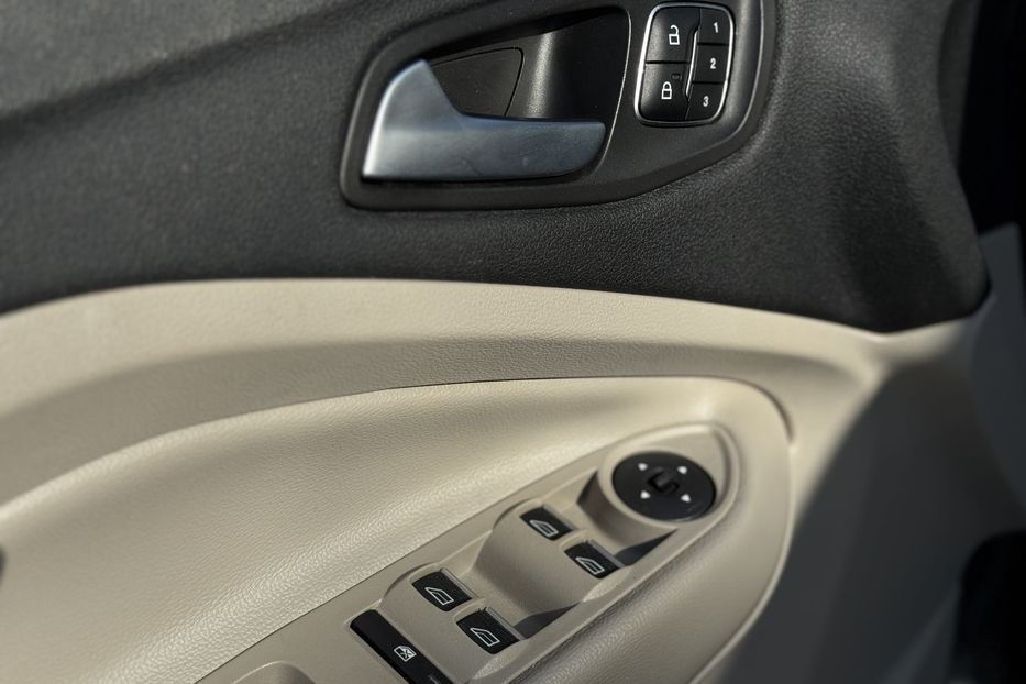 Продам Ford Escape (COMIS) 4WD TITANIUM  2017 года в г. Умань, Черкасская область