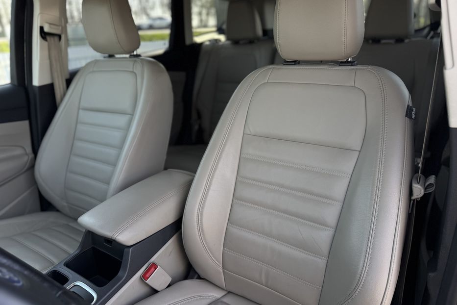 Продам Ford Escape (COMIS) 4WD TITANIUM  2017 года в г. Умань, Черкасская область