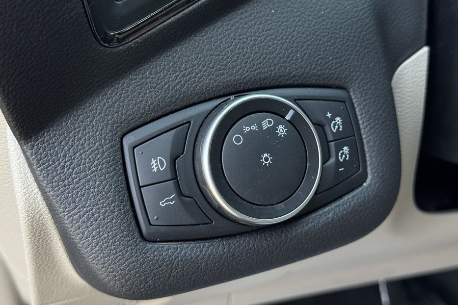 Продам Ford Escape (COMIS) 4WD TITANIUM  2017 года в г. Умань, Черкасская область