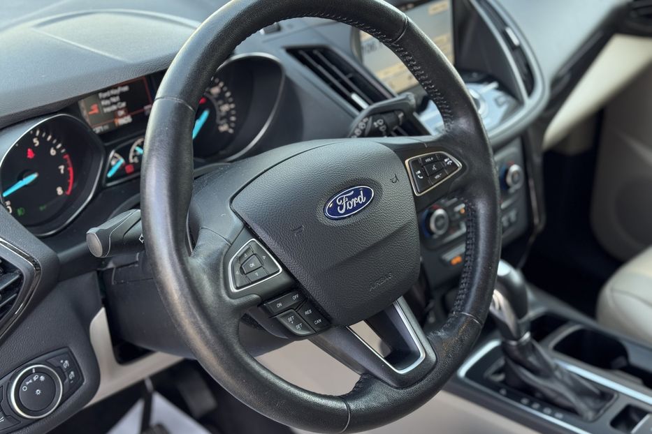 Продам Ford Escape (COMIS) 4WD TITANIUM  2017 года в г. Умань, Черкасская область