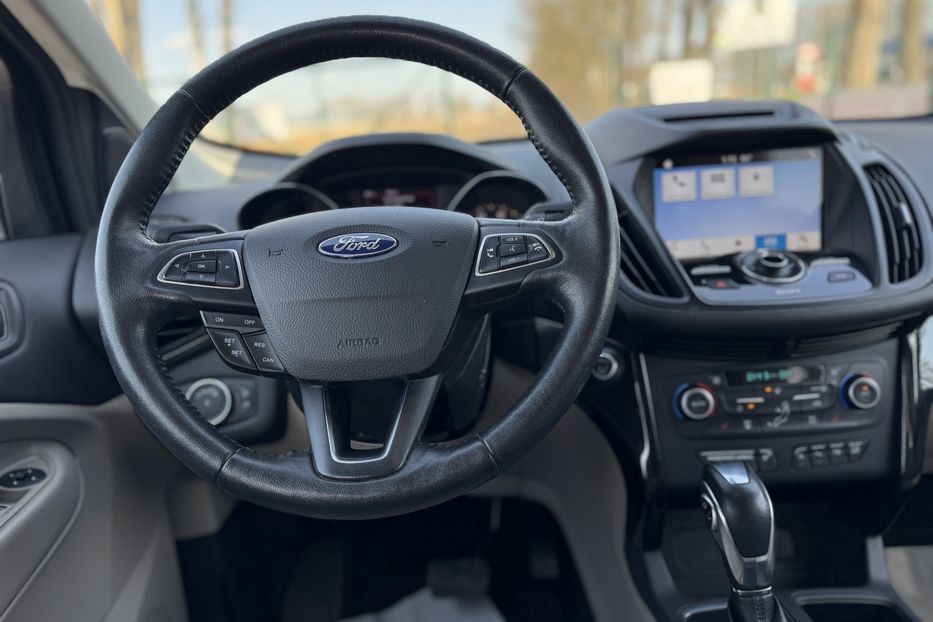 Продам Ford Escape (COMIS) 4WD TITANIUM  2017 года в г. Умань, Черкасская область