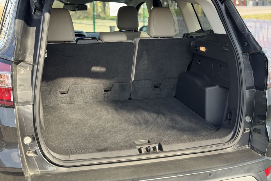 Продам Ford Escape (COMIS) 4WD TITANIUM  2017 года в г. Умань, Черкасская область