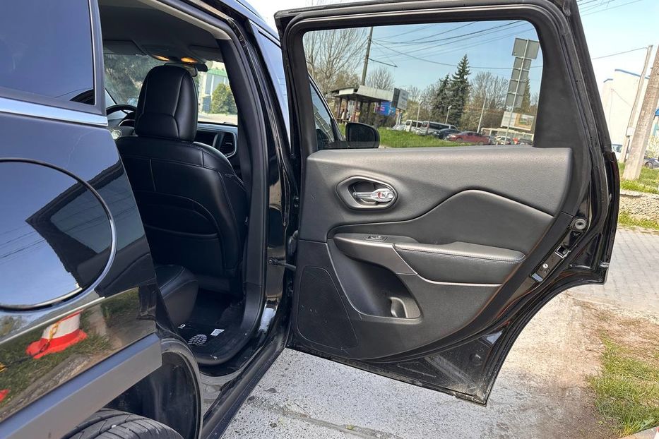 Продам Jeep Cherokee 2018 года в Черновцах