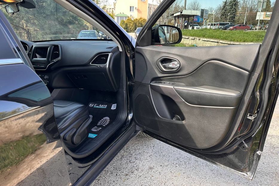 Продам Jeep Cherokee 2018 года в Черновцах