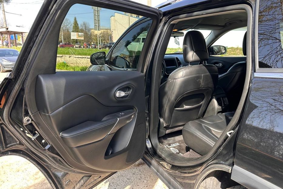 Продам Jeep Cherokee 2018 года в Черновцах