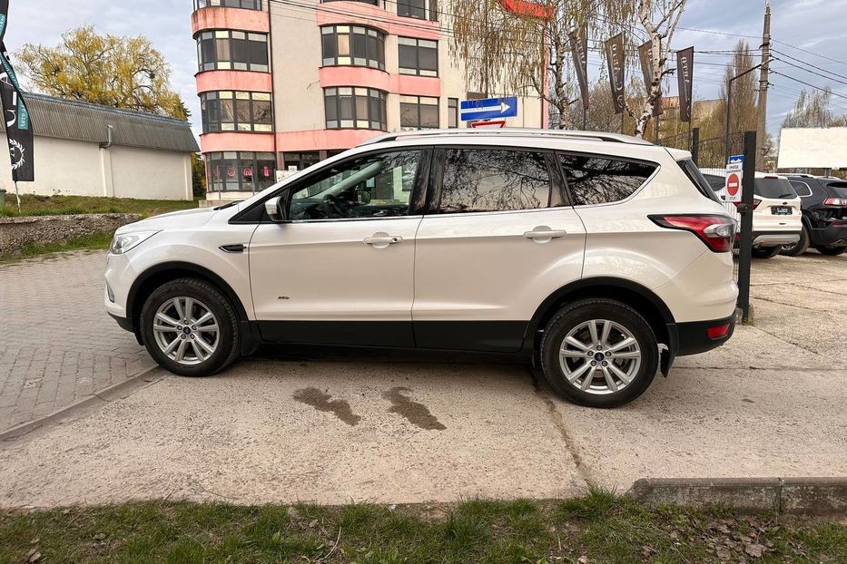 Продам Ford Kuga 2017 года в Черновцах