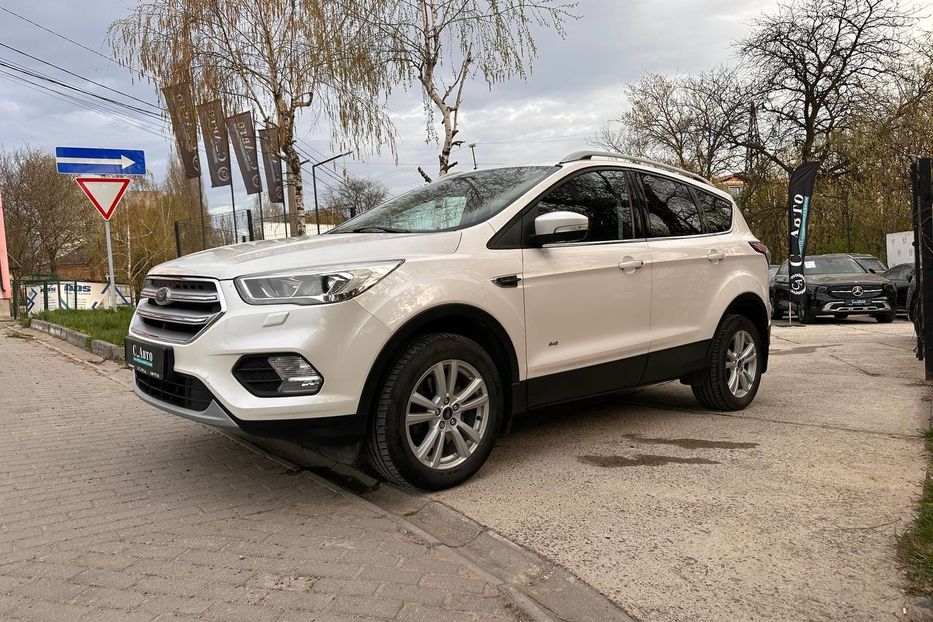 Продам Ford Kuga 2017 года в Черновцах