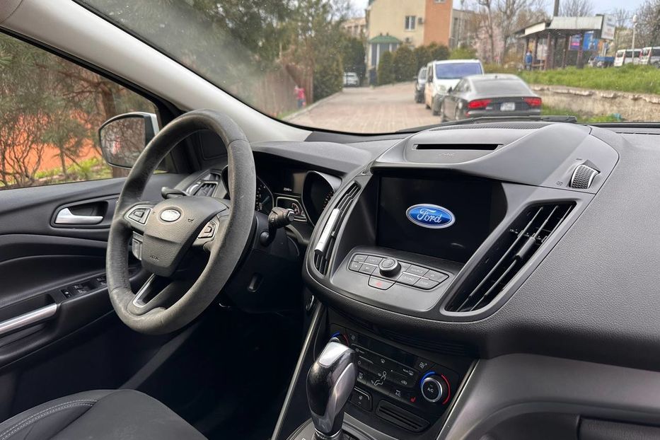 Продам Ford Kuga 2017 года в Черновцах