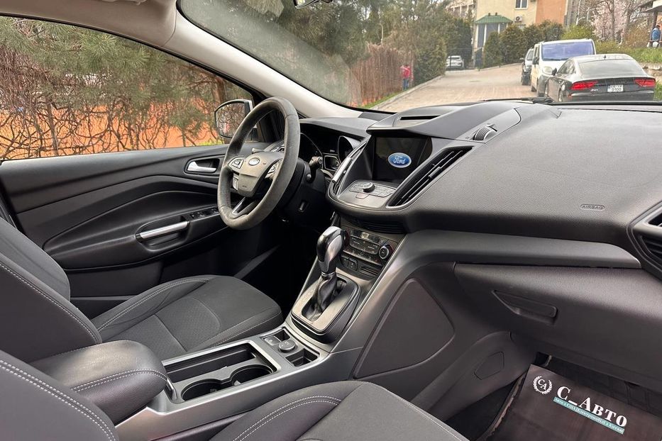 Продам Ford Kuga 2017 года в Черновцах