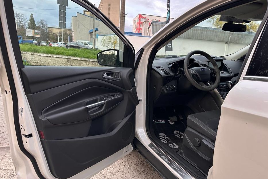 Продам Ford Kuga 2017 года в Черновцах