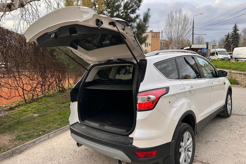 Продам Ford Kuga 2017 года в Черновцах