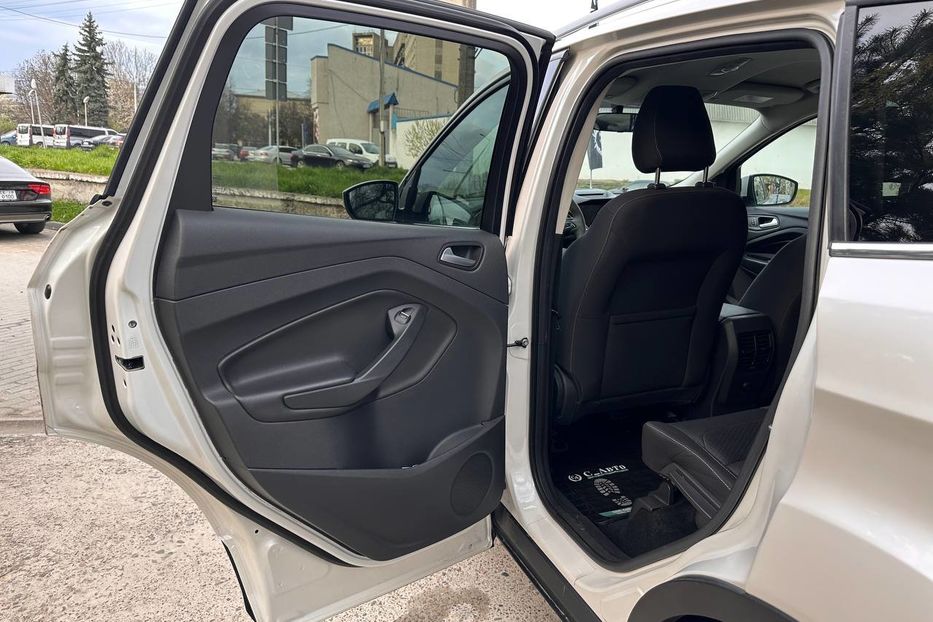 Продам Ford Kuga 2017 года в Черновцах