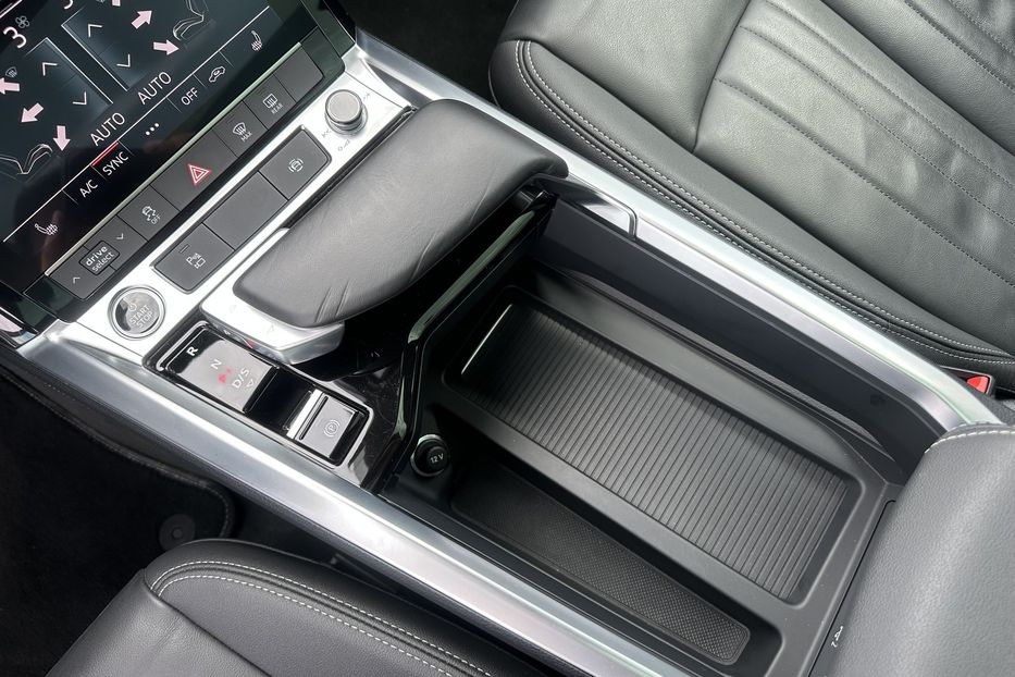 Продам Audi E-Tron Q8 Quattro 2023 года в Киеве