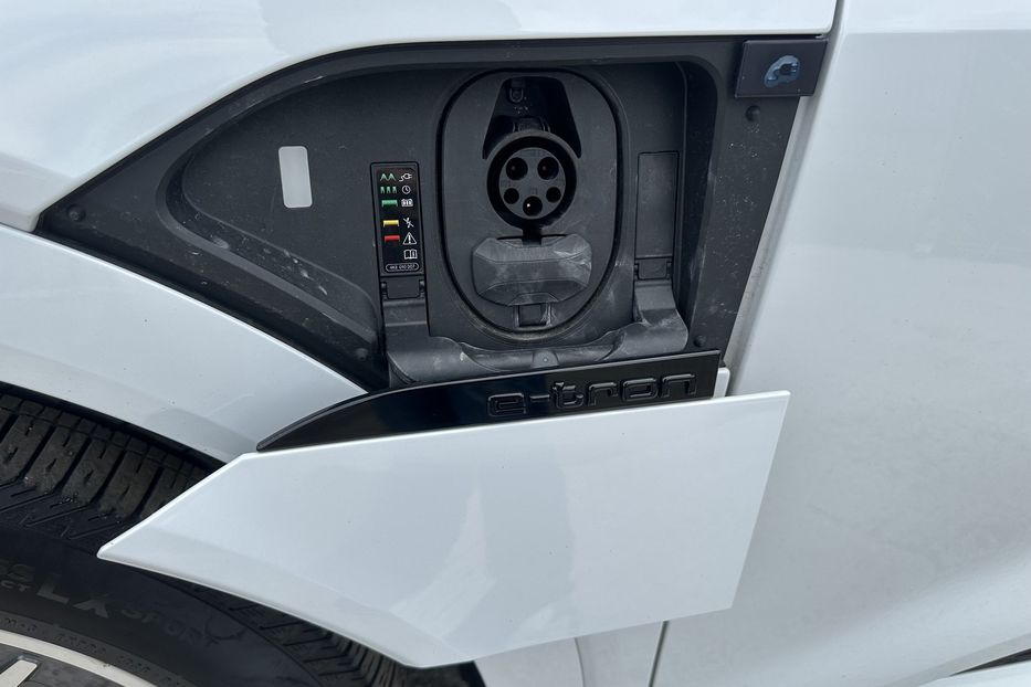 Продам Audi E-Tron Q8 Quattro 2023 года в Киеве