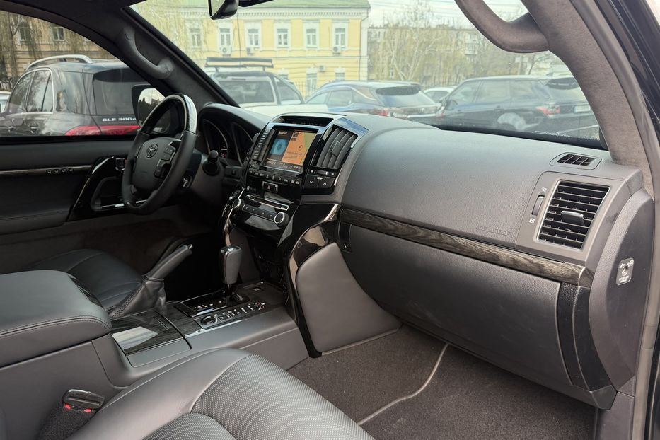 Продам Toyota Land Cruiser 200 Guard B6+ 2012 года в Киеве