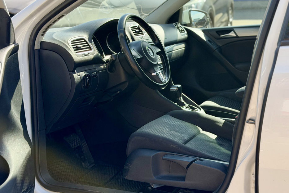 Продам Volkswagen Golf  VI 1.6 DSG (102 к.с.) 2010 года в Киеве