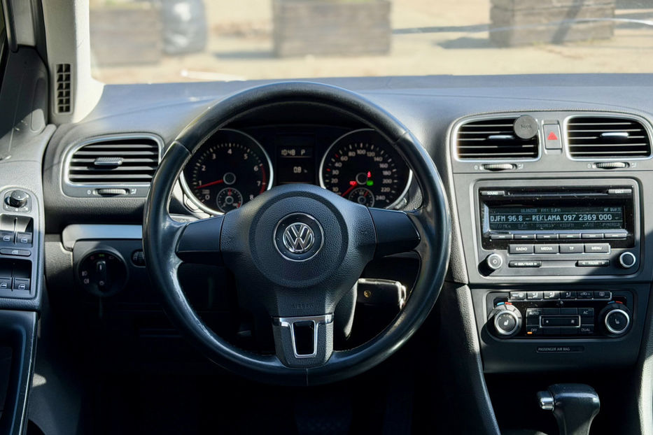 Продам Volkswagen Golf  VI 1.6 DSG (102 к.с.) 2010 года в Киеве