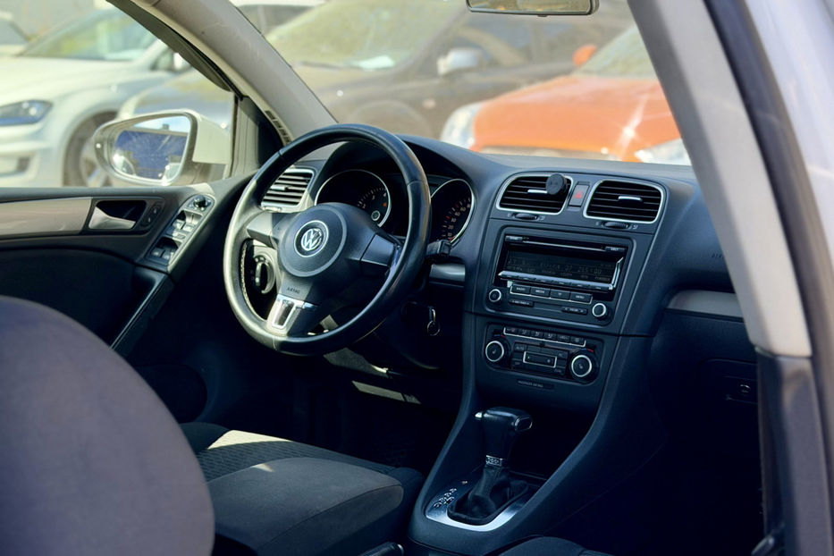 Продам Volkswagen Golf  VI 1.6 DSG (102 к.с.) 2010 года в Киеве