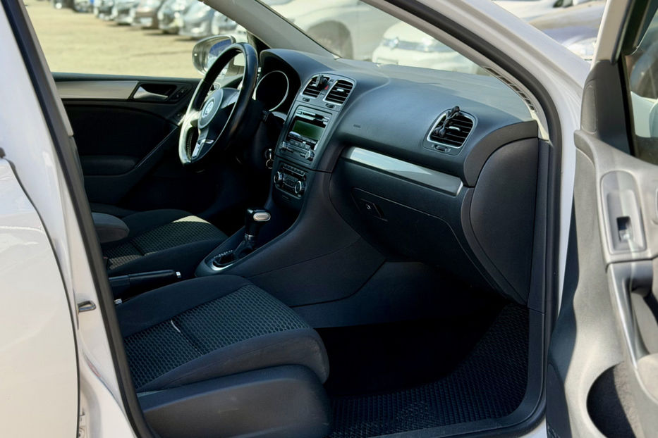 Продам Volkswagen Golf  VI 1.6 DSG (102 к.с.) 2010 года в Киеве