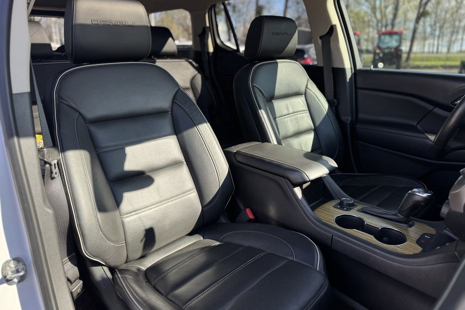 Продам GMC Acadia COMIS  2017 года в г. Умань, Черкасская область