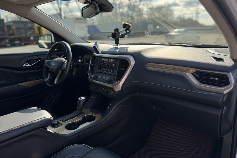 Продам GMC Acadia COMIS  2017 года в г. Умань, Черкасская область