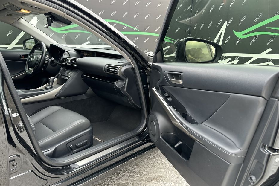 Продам Lexus IS 300 2020 года в Киеве