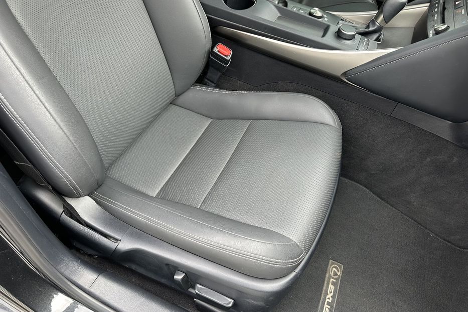 Продам Lexus IS 300 2020 года в Киеве