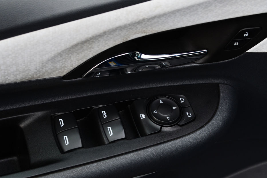 Продам Chevrolet Bolt 65 kWh (200 к.с.) 2021 года в Киеве