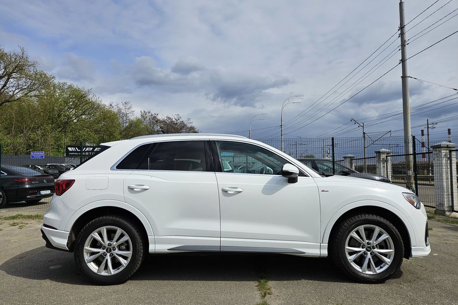 Продам Audi Q3 Quattro Premium 2022 года в Киеве
