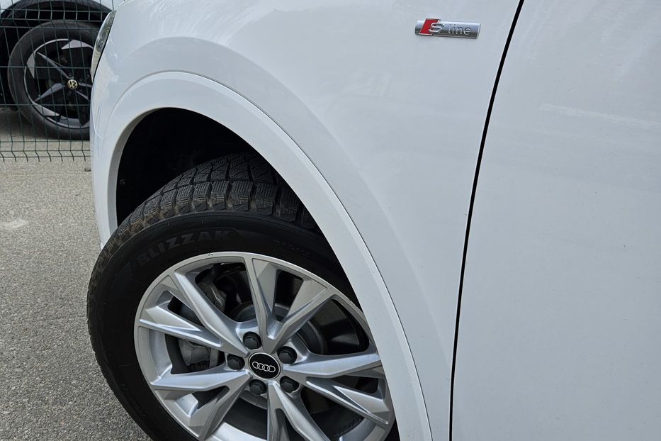 Продам Audi Q3 Quattro Premium 2022 года в Киеве