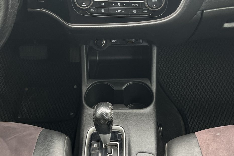 Продам Mitsubishi Outlander Офіційний 2013 года в Николаеве